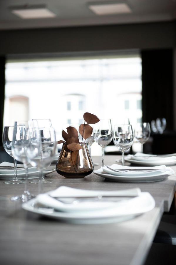 Henriks Hotell Skien Exterior foto