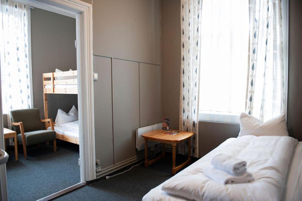 Henriks Hotell Skien Zimmer foto