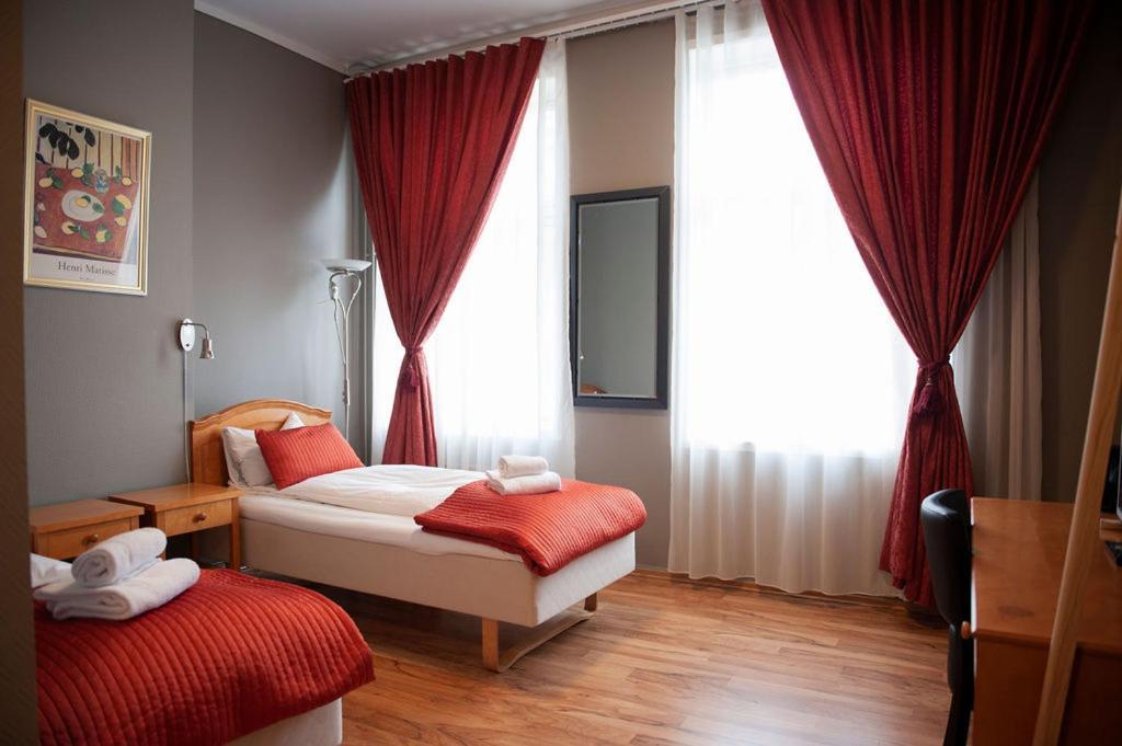Henriks Hotell Skien Zimmer foto